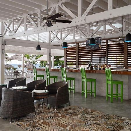 Grand Decameron Cornwall Beach, A Trademark All-Inclusive Resort مونتيغو باي المظهر الخارجي الصورة