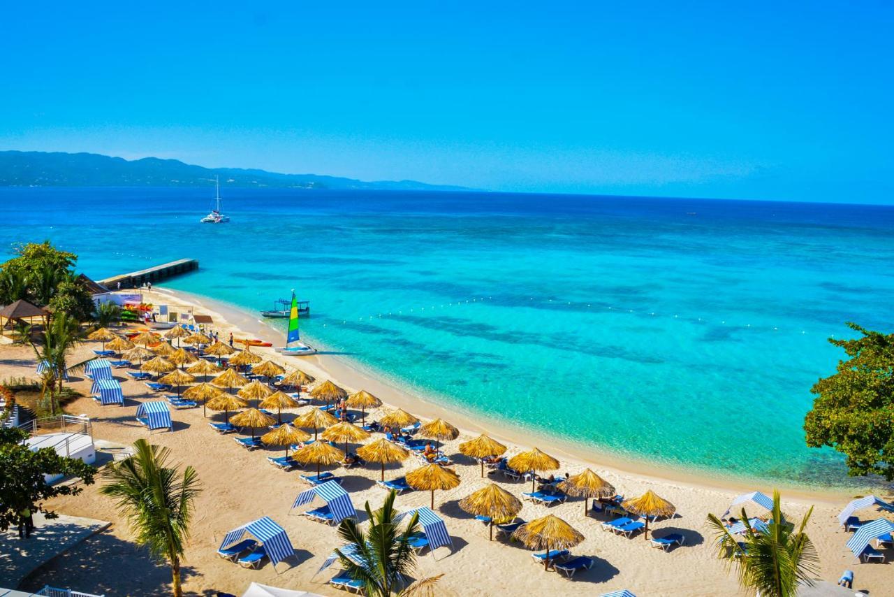 Grand Decameron Cornwall Beach, A Trademark All-Inclusive Resort مونتيغو باي المظهر الخارجي الصورة