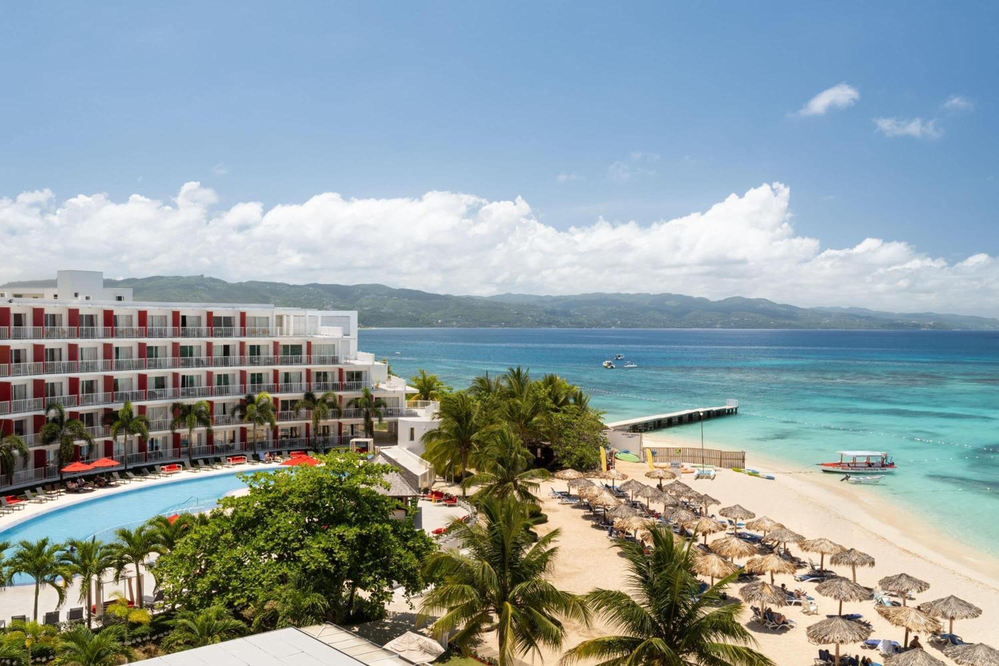 Grand Decameron Cornwall Beach, A Trademark All-Inclusive Resort مونتيغو باي المظهر الخارجي الصورة