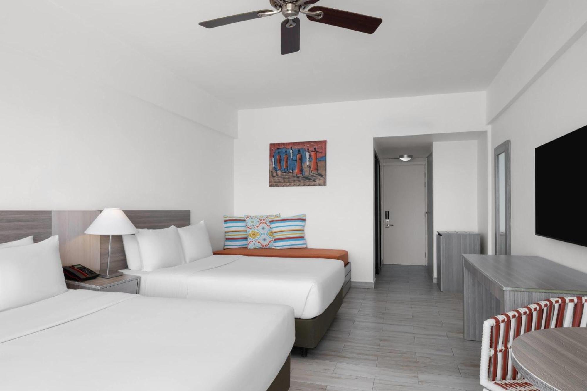 Grand Decameron Cornwall Beach, A Trademark All-Inclusive Resort مونتيغو باي المظهر الخارجي الصورة