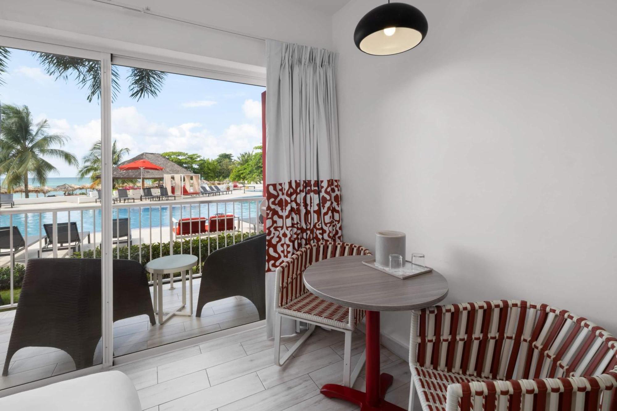 Grand Decameron Cornwall Beach, A Trademark All-Inclusive Resort مونتيغو باي المظهر الخارجي الصورة
