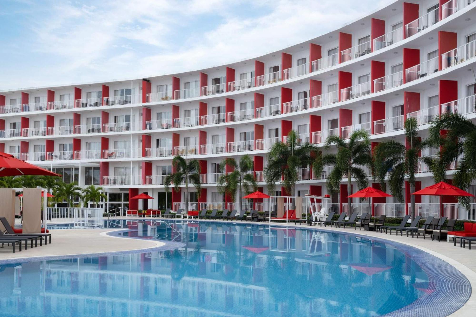 Grand Decameron Cornwall Beach, A Trademark All-Inclusive Resort مونتيغو باي المظهر الخارجي الصورة