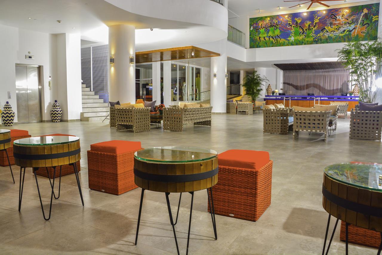 Grand Decameron Cornwall Beach, A Trademark All-Inclusive Resort مونتيغو باي المظهر الخارجي الصورة