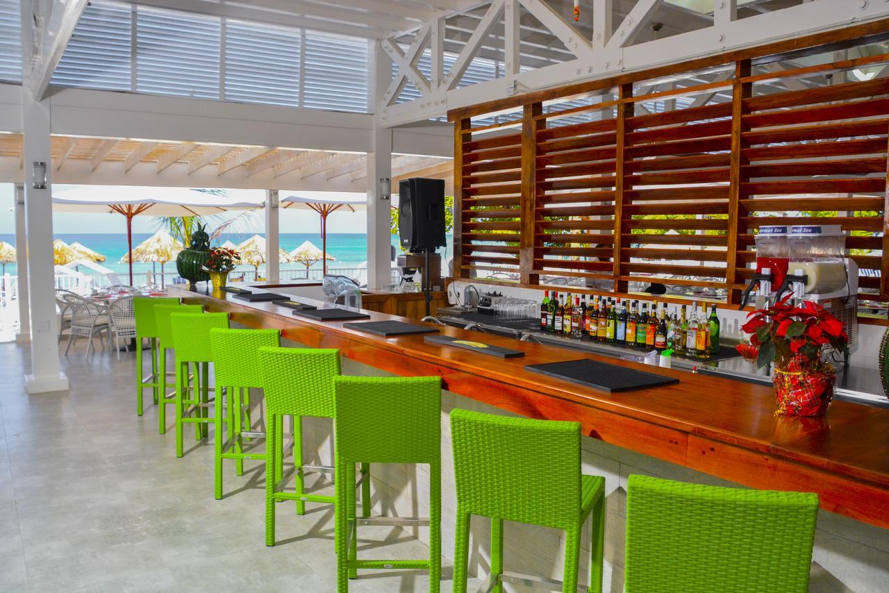 Grand Decameron Cornwall Beach, A Trademark All-Inclusive Resort مونتيغو باي المظهر الخارجي الصورة