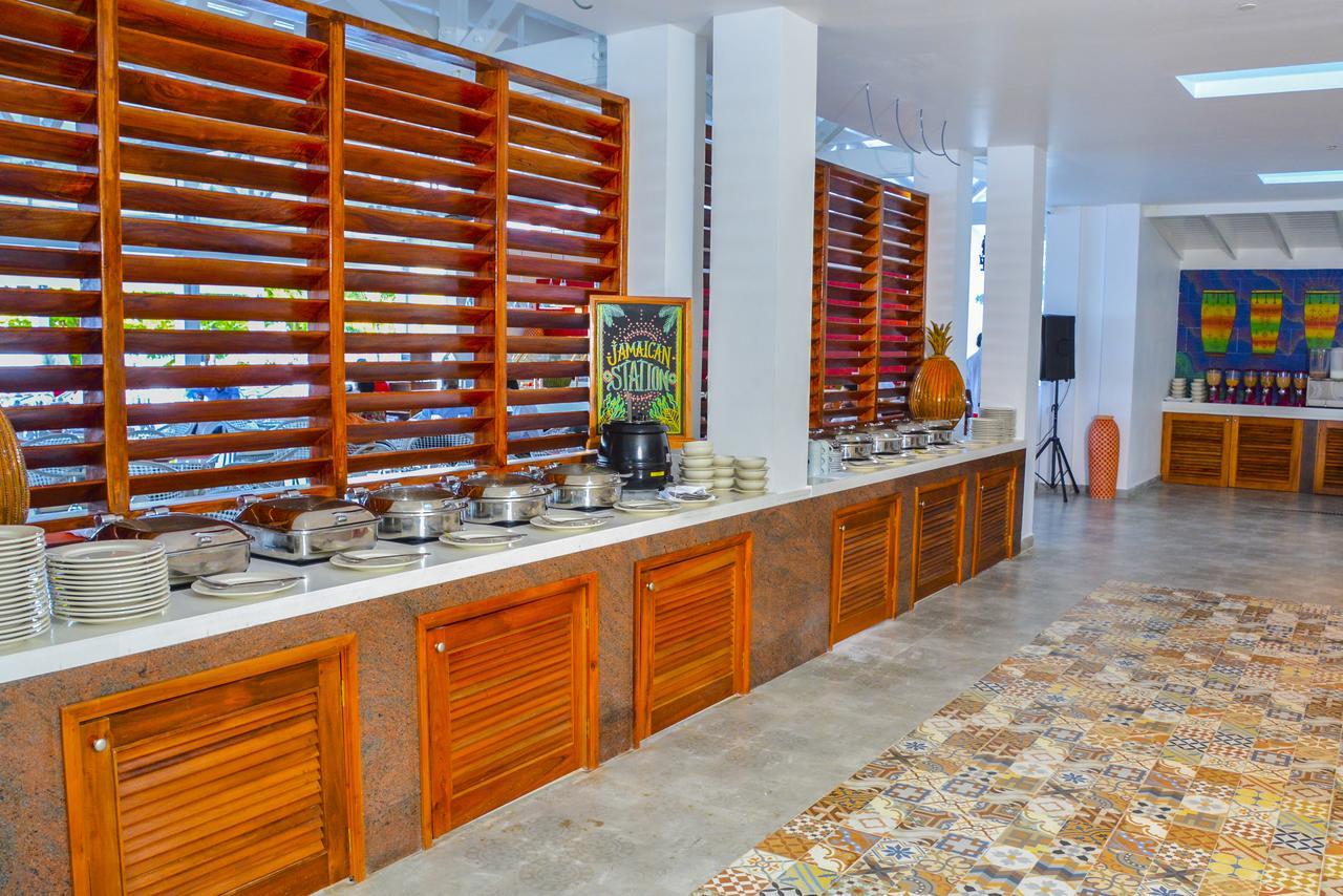 Grand Decameron Cornwall Beach, A Trademark All-Inclusive Resort مونتيغو باي المظهر الخارجي الصورة